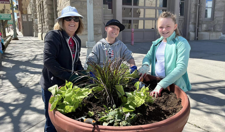 Volunteers Needed to Plant Flowers in Downtown Rock Springs