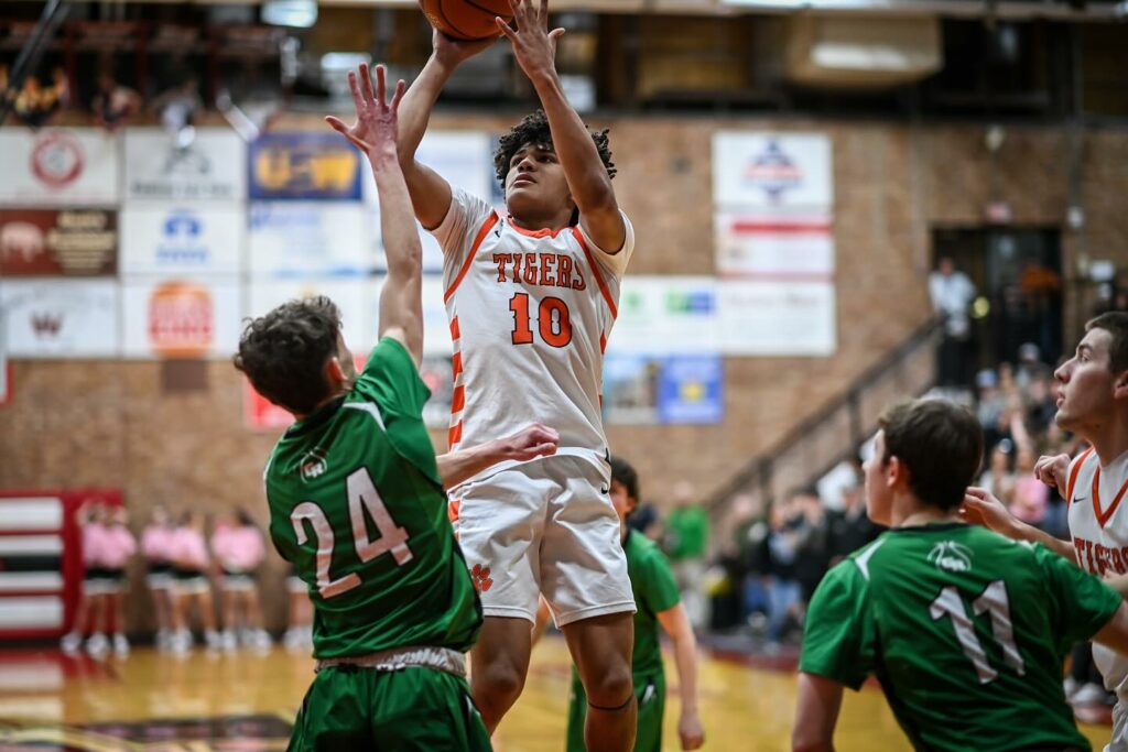 4A West Regional Basketball Tournament Tips Off in Rock Springs