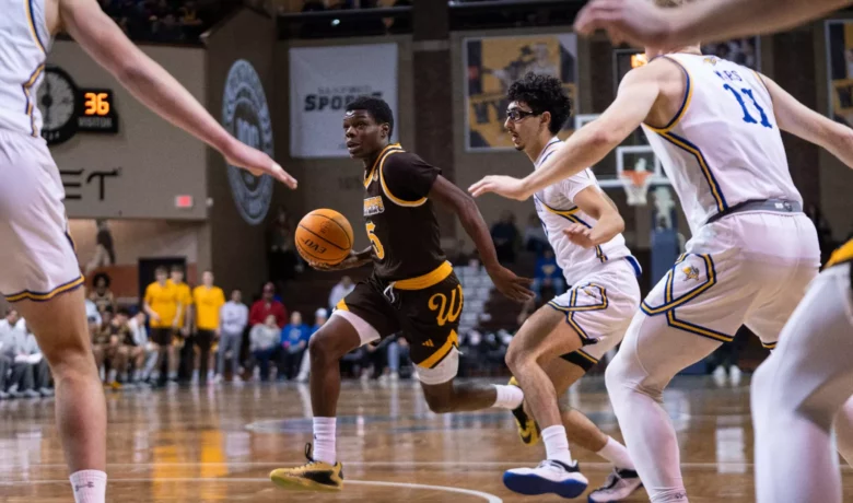 Wyoming Rolls Past South Dakota State Ahead of Conference Play