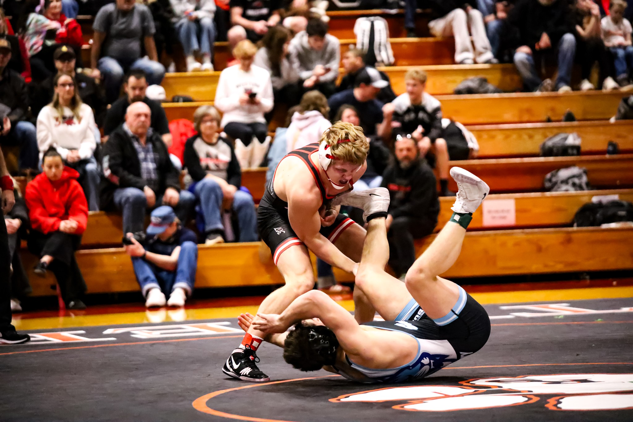 Mustangs Lead Team Race After Strong First Day at NJCAA Wrestling Championships